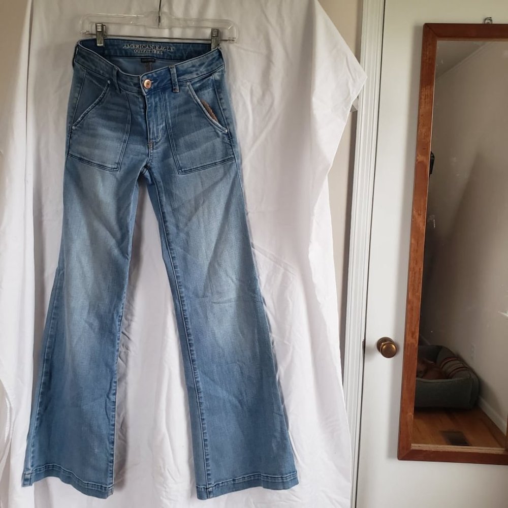 🌸🌸 American Eagle A-Line Flare Jeans 🌸🌸